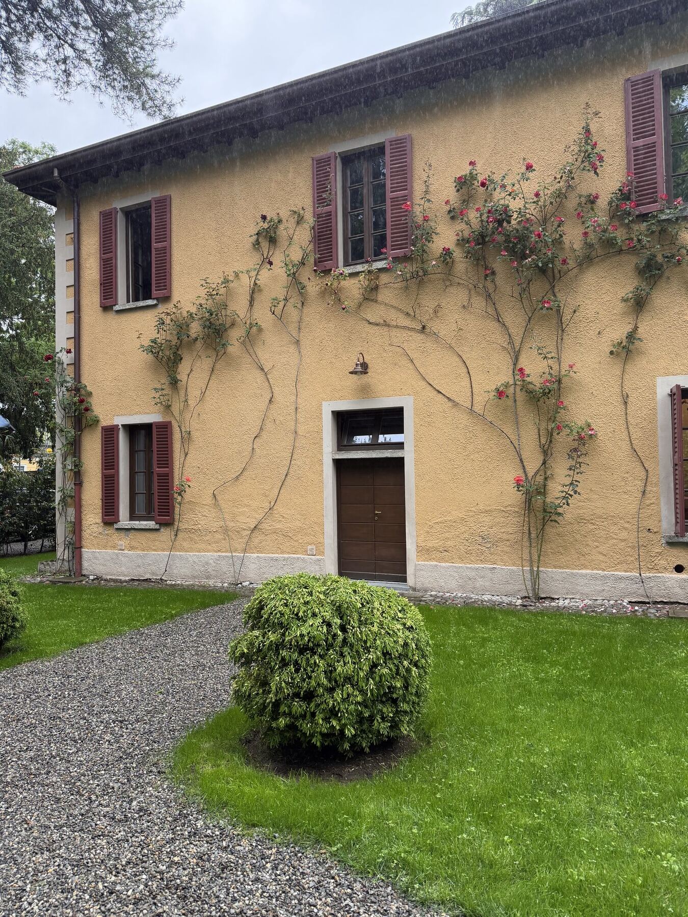 Salon at Villa Erba with red drapes
