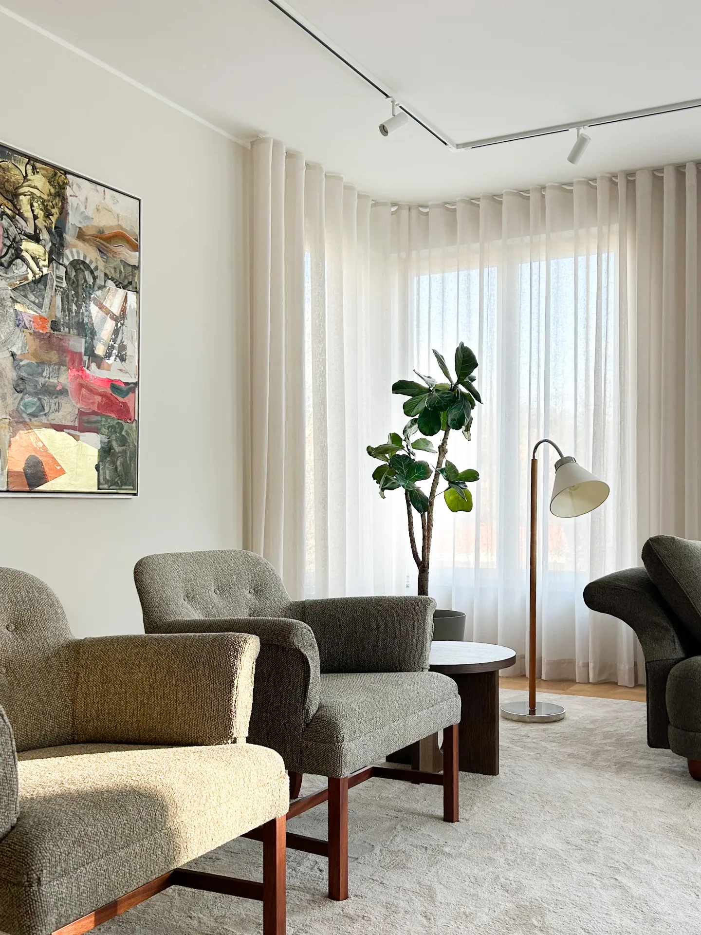 Tunn linnegardin i beige med wave